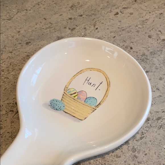Rae Dunn egg “Hunt” ceramic spoon rest. - Picture 3 of 5
